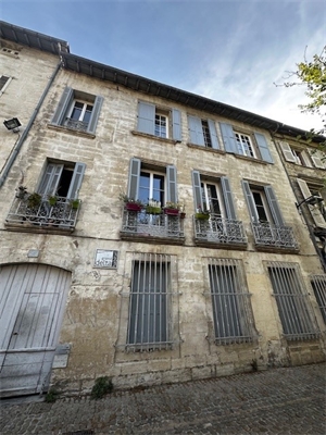 studio à la location -   84000  AVIGNON, surface 37 m2 location studio - UBI445239221